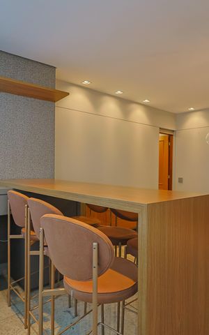 Apartamento à venda com 170m², 4 quartos e 4 vagas Apartamento à venda com 170m², 4 quartos e 4 vagasSala