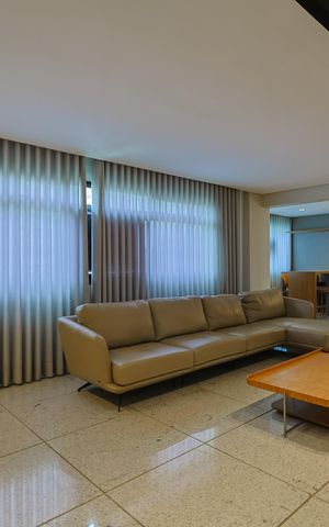 Apartamento à venda com 170m², 4 quartos e 4 vagas Apartamento à venda com 170m², 4 quartos e 4 vagasSala