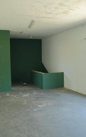 Casa para alugar com 690m², 4 quartos e 2 vagasEdícula( escritório) 