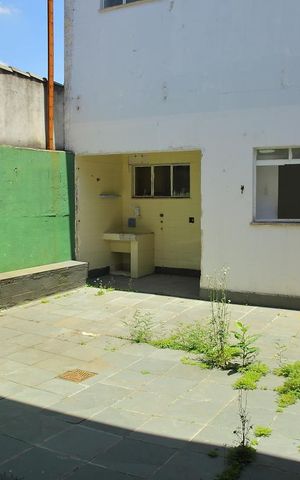 Casa para alugar com 690m², 4 quartos e 2 vagasÁrea Serviço/Quintal 
