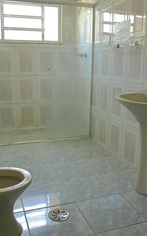 Casa para alugar com 690m², 4 quartos e 2 vagasBanheiro Social 