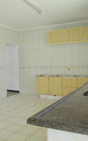 Casa para alugar com 690m², 4 quartos e 2 vagasCozinha 