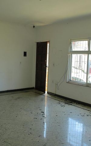 Casa para alugar com 690m², 4 quartos e 2 vagasSala