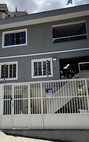 Casa para alugar com 208m², 3 quartos e 3 vagas Casa para alugar com 208m², 3 quartos e 3 vagasFachada