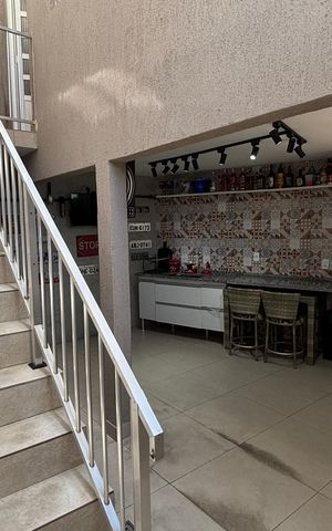 Casa para alugar com 208m², 3 quartos e 3 vagas Casa para alugar com 208m², 3 quartos e 3 vagasEscada