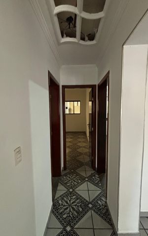 Casa à venda com 374m², 5 quartos e 2 vagas Casa à venda com 374m², 5 quartos e 2 vagasCorredor