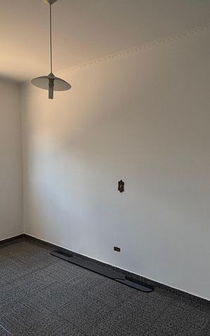 Casa à venda com 374m², 5 quartos e 2 vagas Casa à venda com 374m², 5 quartos e 2 vagasQuarto 2