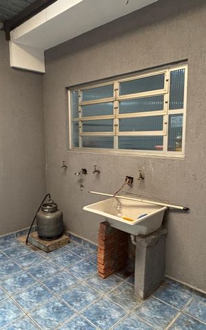 Casa à venda com 374m², 5 quartos e 2 vagas Casa à venda com 374m², 5 quartos e 2 vagasÁrea de Serviço
