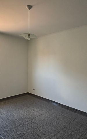 Casa à venda com 374m², 5 quartos e 2 vagas Casa à venda com 374m², 5 quartos e 2 vagasQuarto 1