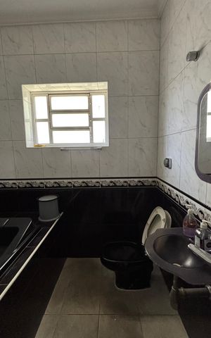 Casa à venda com 374m², 5 quartos e 2 vagas Casa à venda com 374m², 5 quartos e 2 vagasBanheiro