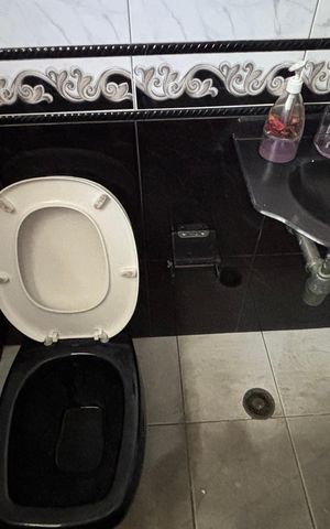 Casa à venda com 374m², 5 quartos e 2 vagas Casa à venda com 374m², 5 quartos e 2 vagasBanheiro