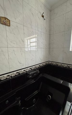 Casa à venda com 374m², 5 quartos e 2 vagas Casa à venda com 374m², 5 quartos e 2 vagasBanheiro
