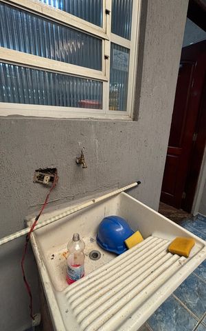 Casa à venda com 374m², 5 quartos e 2 vagas Casa à venda com 374m², 5 quartos e 2 vagasÁrea de Serviço