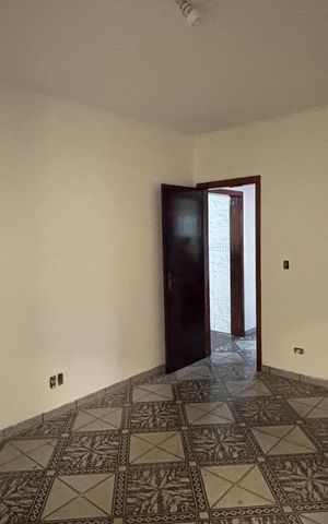 Casa à venda com 374m², 5 quartos e 2 vagas Casa à venda com 374m², 5 quartos e 2 vagasQuarto 3