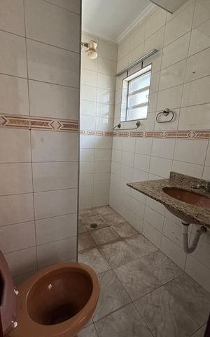 Casa à venda com 374m², 5 quartos e 2 vagas Casa à venda com 374m², 5 quartos e 2 vagasBanheiro da Suíte 1