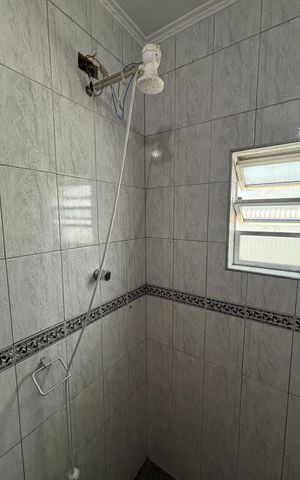 Casa à venda com 374m², 5 quartos e 2 vagas Casa à venda com 374m², 5 quartos e 2 vagasBanheiro