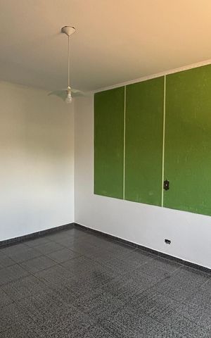 Casa à venda com 374m², 5 quartos e 2 vagas Casa à venda com 374m², 5 quartos e 2 vagasQuarto 1