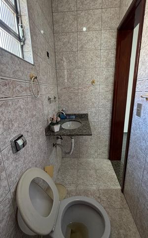 Casa à venda com 374m², 5 quartos e 2 vagas Casa à venda com 374m², 5 quartos e 2 vagasBanheiro da Suíte 2