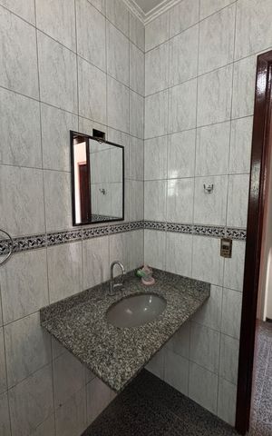 Casa à venda com 374m², 5 quartos e 2 vagas Casa à venda com 374m², 5 quartos e 2 vagasBanheiro