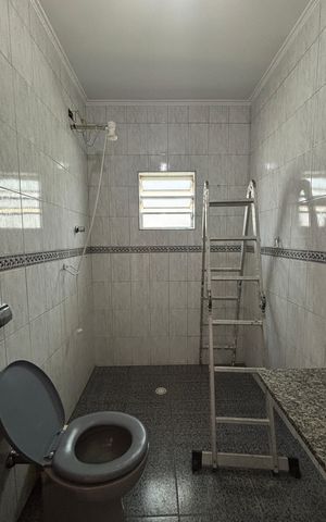 Casa à venda com 374m², 5 quartos e 2 vagas Casa à venda com 374m², 5 quartos e 2 vagasBanheiro
