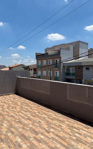 Casa à venda com 374m², 5 quartos e 2 vagas Casa à venda com 374m², 5 quartos e 2 vagasVaranda