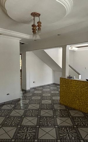 Casa à venda com 374m², 5 quartos e 2 vagas Casa à venda com 374m², 5 quartos e 2 vagasSala - Sala de Jantar
