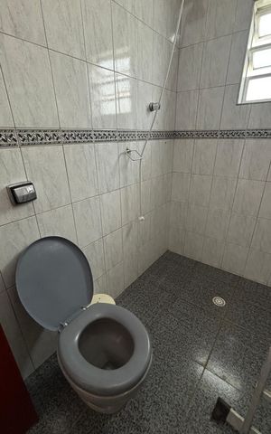 Casa à venda com 374m², 5 quartos e 2 vagas Casa à venda com 374m², 5 quartos e 2 vagasBanheiro