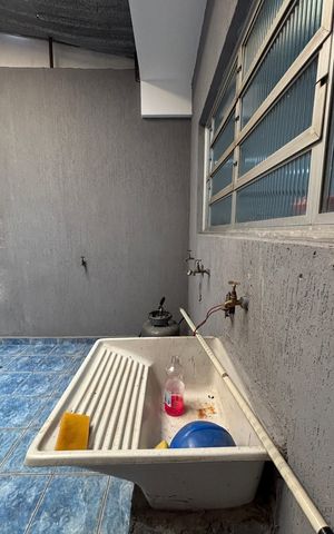 Casa à venda com 374m², 5 quartos e 2 vagas Casa à venda com 374m², 5 quartos e 2 vagasÁrea de Serviço