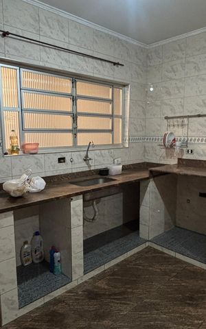Casa à venda com 374m², 5 quartos e 2 vagas Casa à venda com 374m², 5 quartos e 2 vagasCozinha