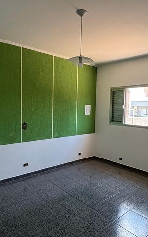 Casa à venda com 374m², 5 quartos e 2 vagas Casa à venda com 374m², 5 quartos e 2 vagasQuarto 1