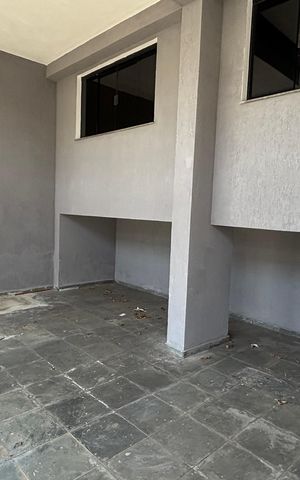 Casa à venda com 374m², 5 quartos e 2 vagas Casa à venda com 374m², 5 quartos e 2 vagasGaragem