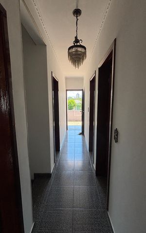 Casa à venda com 374m², 5 quartos e 2 vagas Casa à venda com 374m², 5 quartos e 2 vagasCorredor