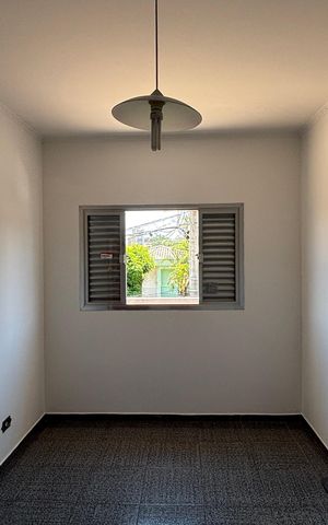 Casa à venda com 374m², 5 quartos e 2 vagas Casa à venda com 374m², 5 quartos e 2 vagasQuarto 2