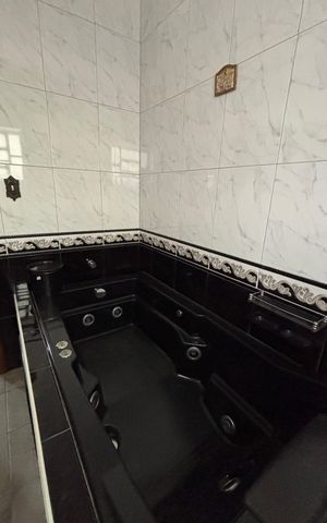 Casa à venda com 374m², 5 quartos e 2 vagas Casa à venda com 374m², 5 quartos e 2 vagasBanheiro