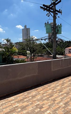 Casa à venda com 374m², 5 quartos e 2 vagas Casa à venda com 374m², 5 quartos e 2 vagasVaranda