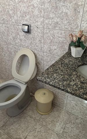Casa à venda com 374m², 5 quartos e 2 vagas Casa à venda com 374m², 5 quartos e 2 vagasBanheiro da Suíte 2