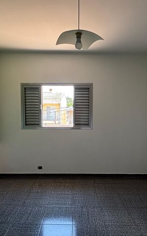 Casa à venda com 374m², 5 quartos e 2 vagas Casa à venda com 374m², 5 quartos e 2 vagasQuarto 1