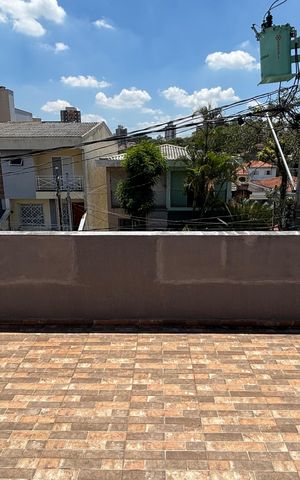 Casa à venda com 374m², 5 quartos e 2 vagas Casa à venda com 374m², 5 quartos e 2 vagasVaranda