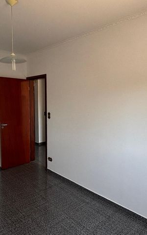 Casa à venda com 374m², 5 quartos e 2 vagas Casa à venda com 374m², 5 quartos e 2 vagasQuarto 2