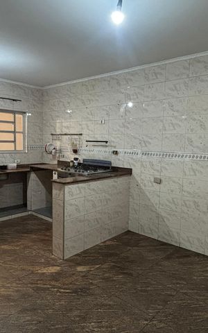 Casa à venda com 374m², 5 quartos e 2 vagas Casa à venda com 374m², 5 quartos e 2 vagasCozinha