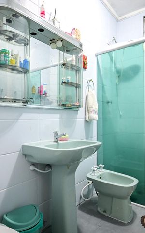 Casa à venda com 250m², 3 quartos e 2 vagasBanheiro