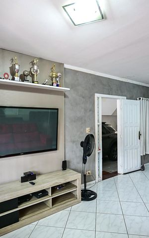 Casa à venda com 250m², 3 quartos e 2 vagasSala