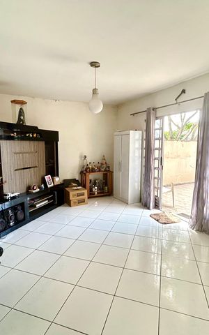 Casa à venda com 260m², 3 quartos e 2 vagas Casa à venda com 260m², 3 quartos e 2 vagasSala