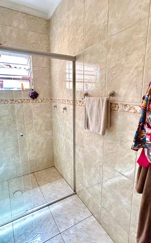 Casa à venda com 260m², 3 quartos e 2 vagas Casa à venda com 260m², 3 quartos e 2 vagasBanheiro da Suíte