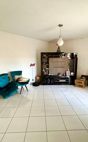 Casa à venda com 260m², 3 quartos e 2 vagas Casa à venda com 260m², 3 quartos e 2 vagasSala