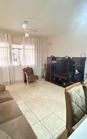 Casa à venda com 260m², 3 quartos e 2 vagas Casa à venda com 260m², 3 quartos e 2 vagasSala