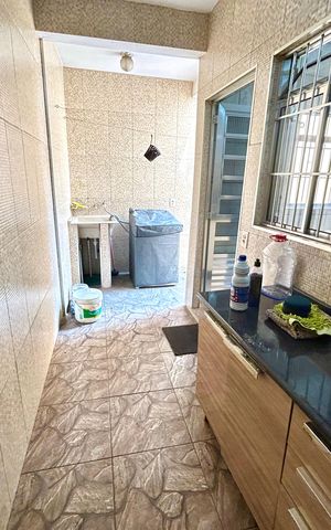 Casa à venda com 260m², 3 quartos e 2 vagas Casa à venda com 260m², 3 quartos e 2 vagasÁrea de Serviço