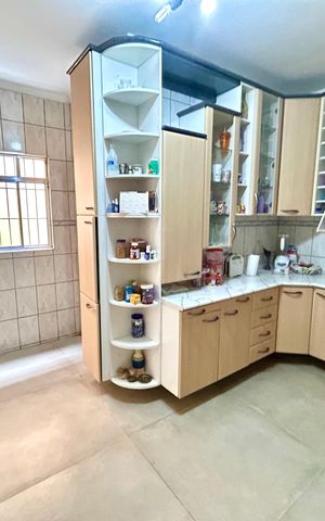 Casa à venda com 260m², 3 quartos e 2 vagas Casa à venda com 260m², 3 quartos e 2 vagasCozinha