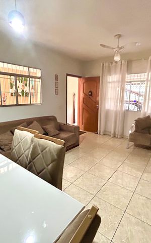 Casa à venda com 260m², 3 quartos e 2 vagas Casa à venda com 260m², 3 quartos e 2 vagasSala