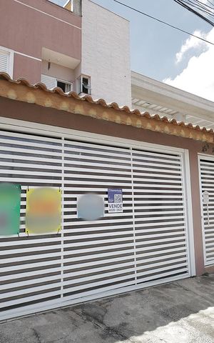 Casa à venda com 117m², 2 quartos e 2 vagas Casa à venda com 117m², 2 quartos e 2 vagasFachada
